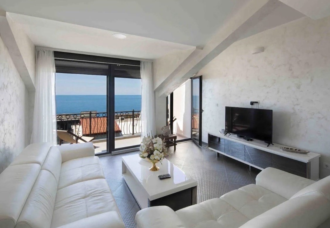 Apartment with sea view